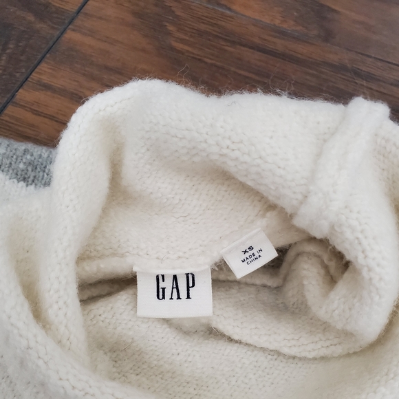 GAP Size XS Stripe Sweater - Picture 3 of 5